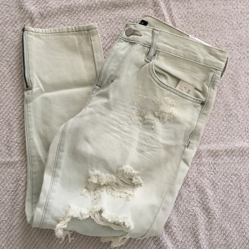 NWT Kendall & Kylie girlfriend jeans 27